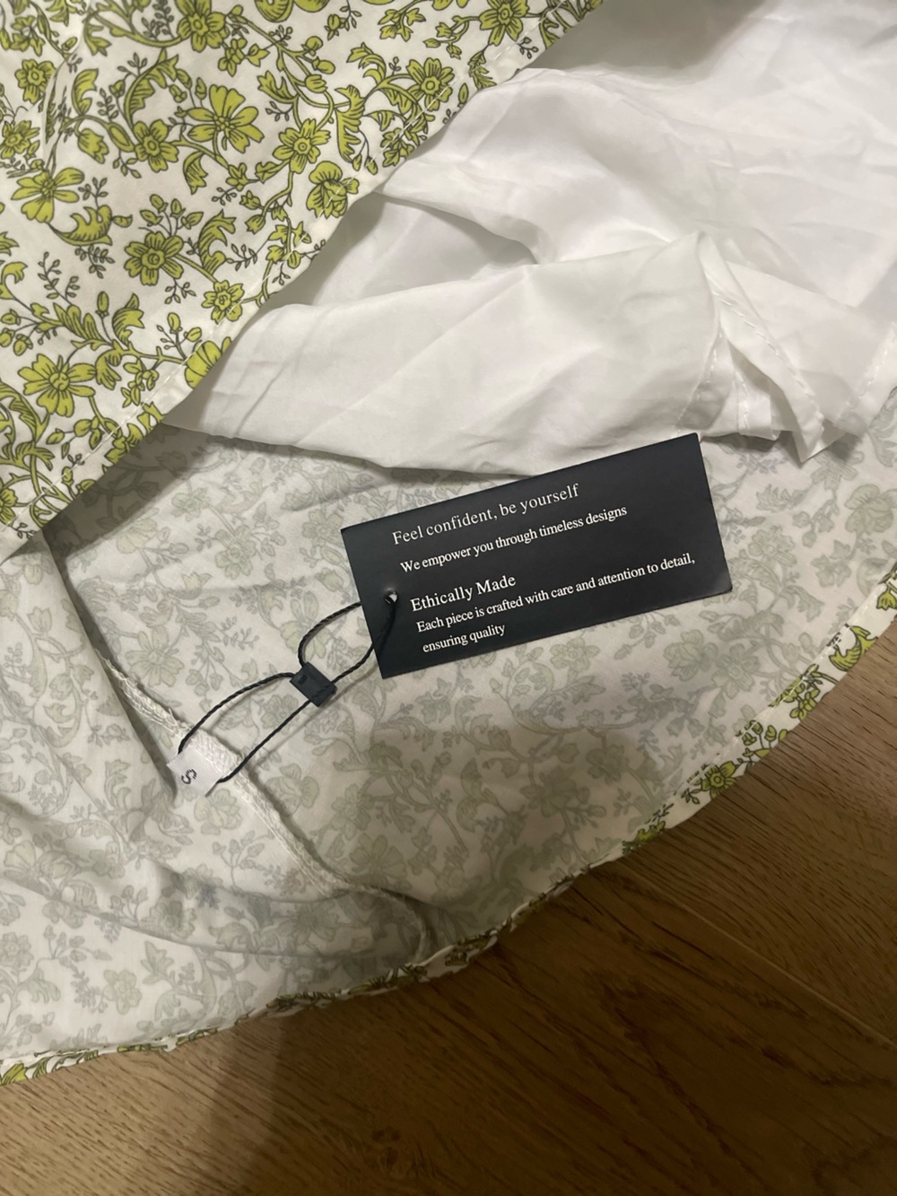 NWT Green Floral V-Neck Mini Dress with Black Tie (S) - Picture 6 of 6